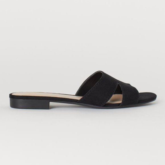 H&M Shoes - H&M black low-heeled shoes!